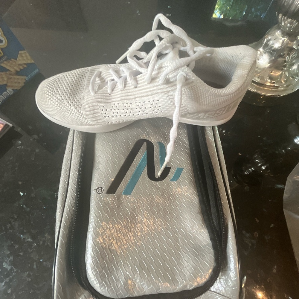 Cheer shoes